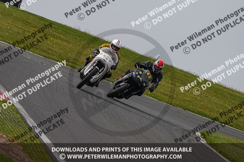 Vintage motorcycle club;eventdigitalimages;mallory park;mallory park trackday photographs;no limits trackdays;peter wileman photography;trackday digital images;trackday photos;vmcc festival 1000 bikes photographs
